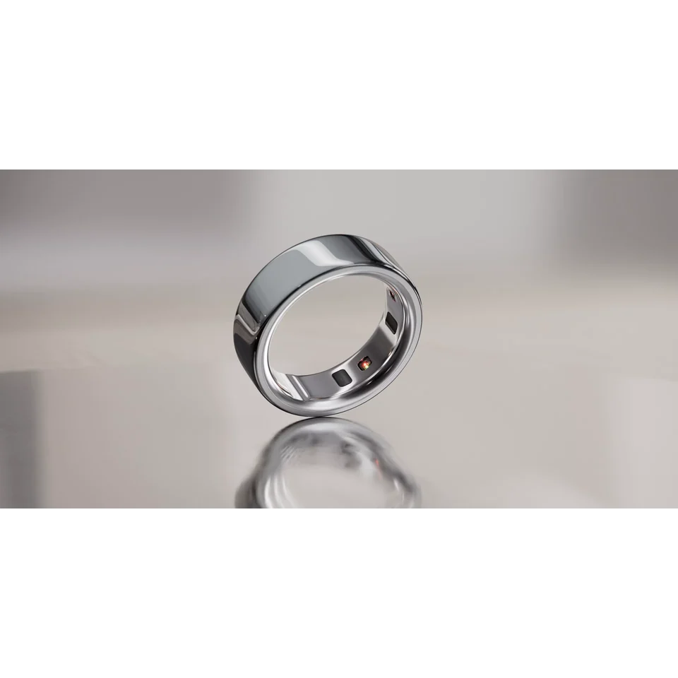 Oura Ring 4 in Silberausführung